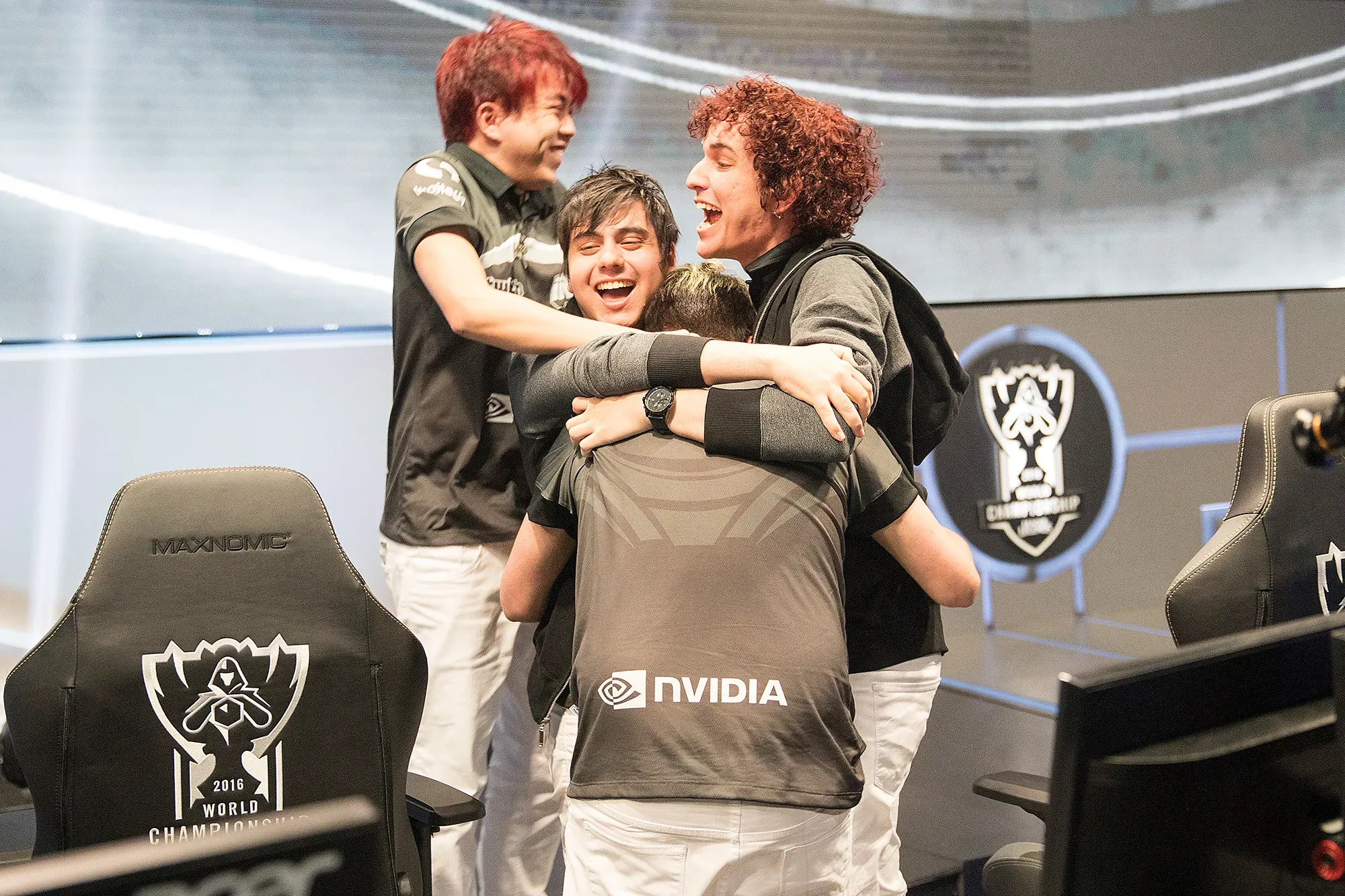 INTZ upset EDG at Worlds 2016